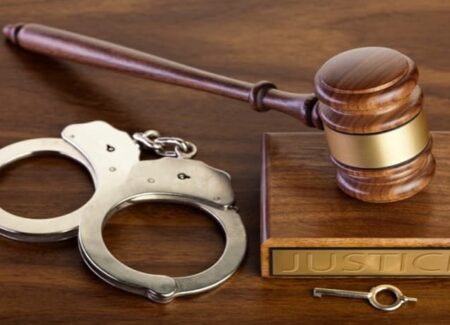 محامي متخصص في الخبر من القضايا الجنائية والإدارية والتجارية والعمالية والعقارية — حماية قانونية شاملة